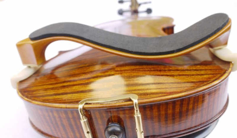 Jouer avec ou sans épaulière pour violon