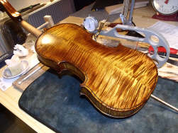 vernir-un-violon-de-luthier-th